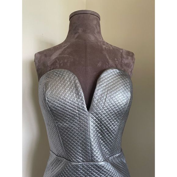 Sexy Silver Quilted Strapless Mini - Picture 2 of 11